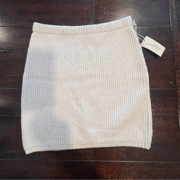 Universal Thread Cream Ribbed Mini Skirt - Picture 1 of 2